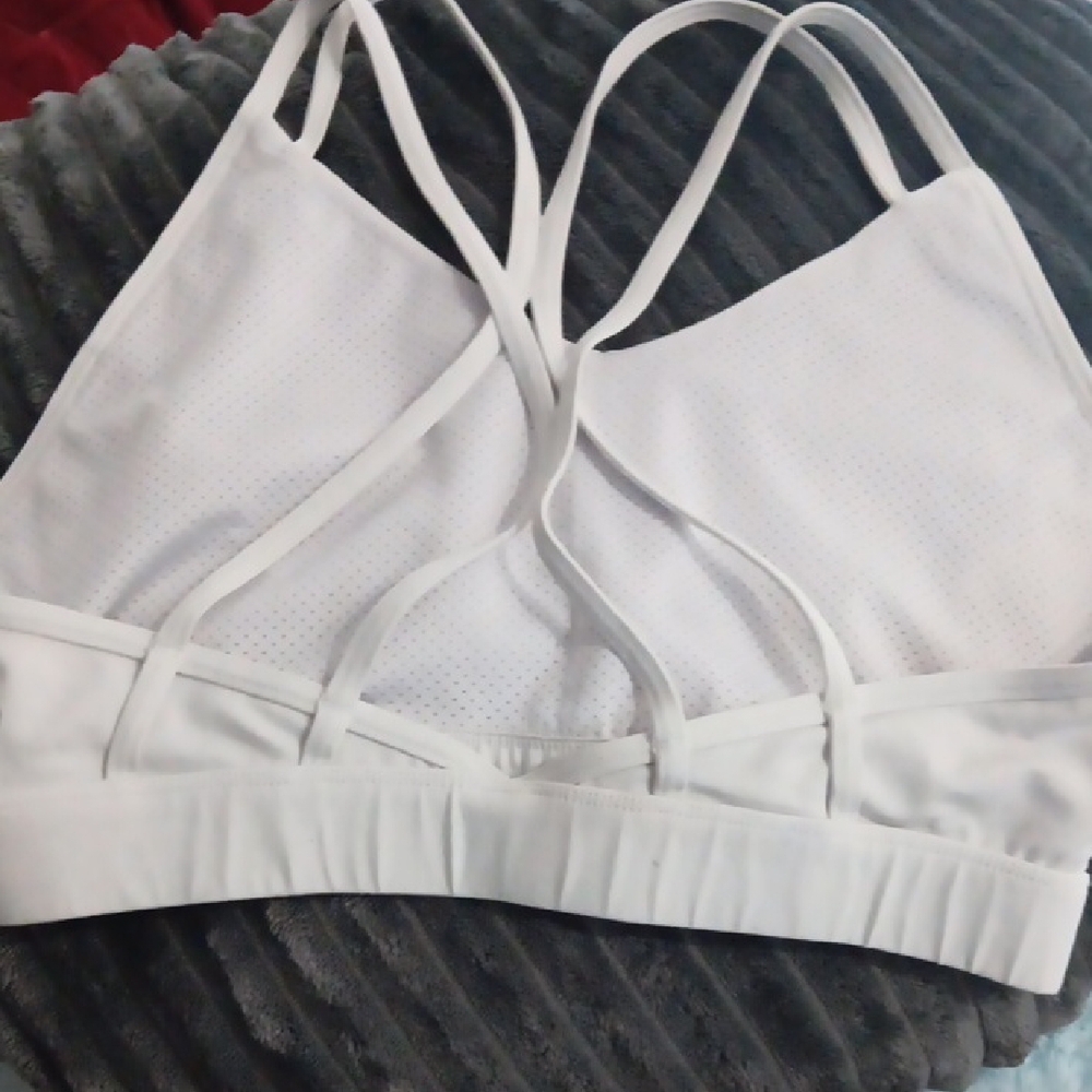 Women's Stylish Crisscross Sports Bra
